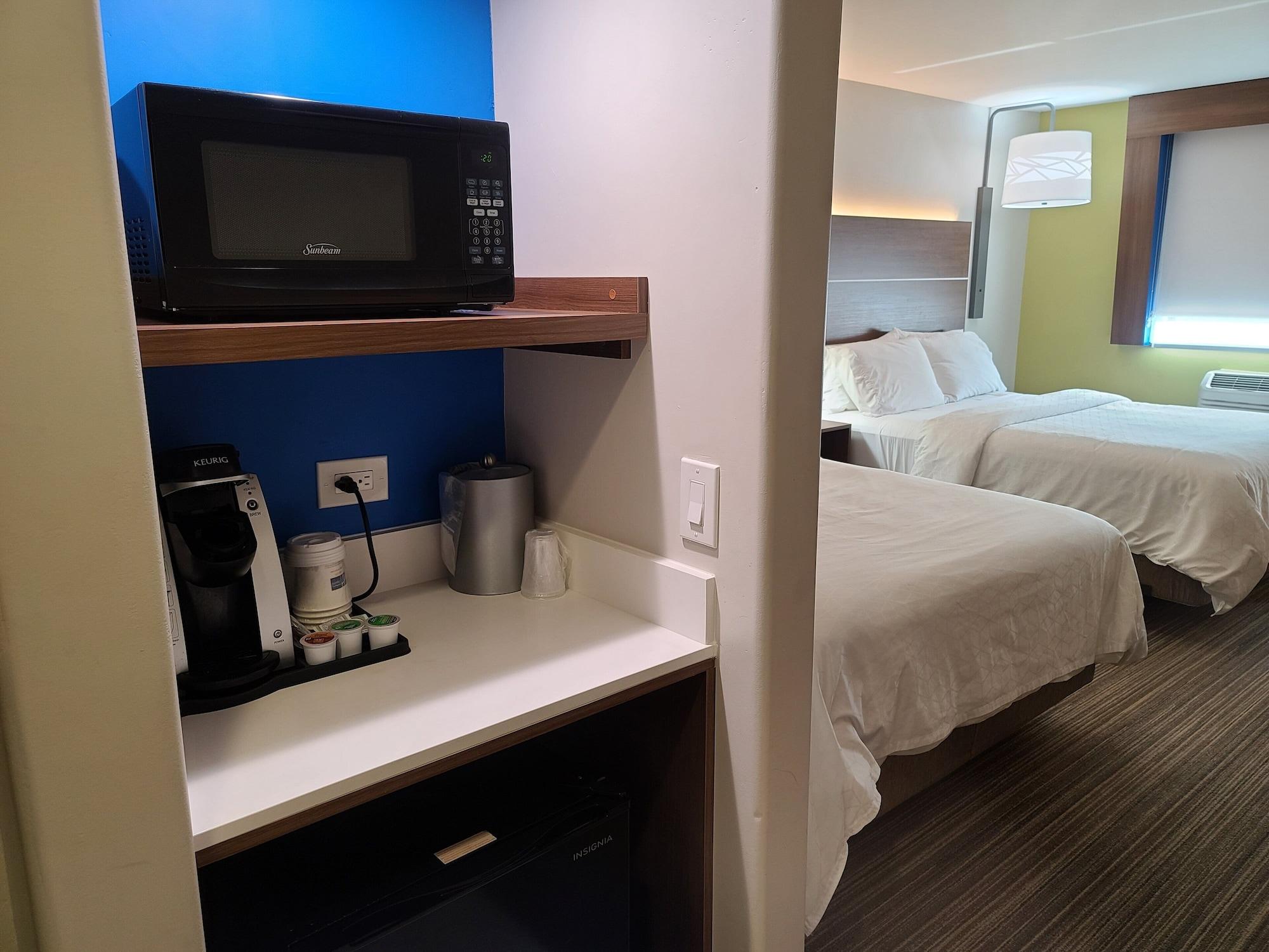 Habitación Holiday Inn Express Hotel & Suites Woodland Hills by IHG