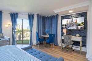 Alquiler Vacacional - Studio with Huge Private Terrace Volcano Bay view parking free 5min to Universal