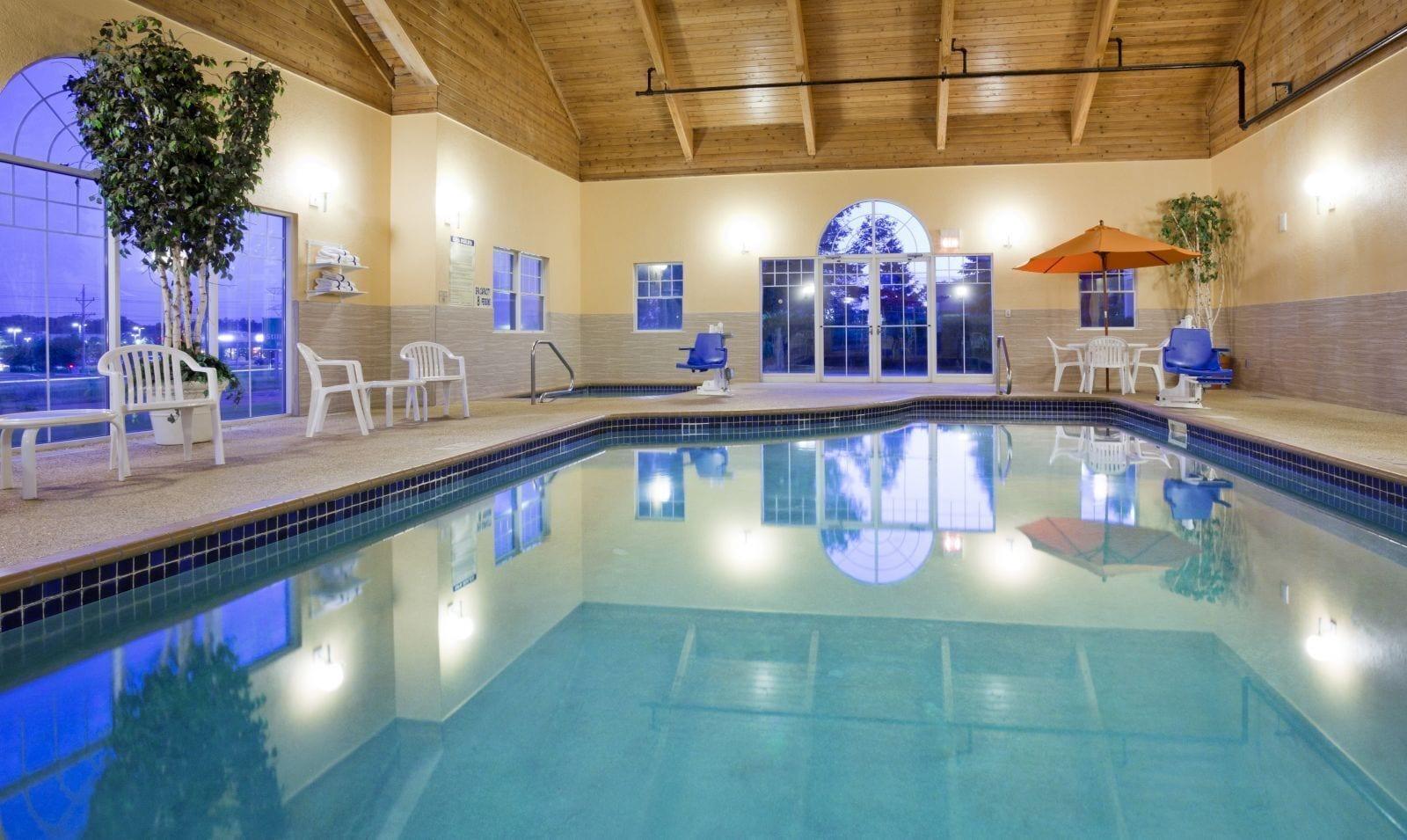 Vista Piscina Quality Inn & Suites