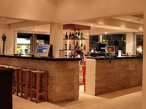 Bar/Salón Daphne Hotel Apartments