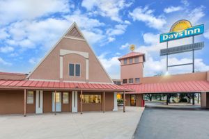 Alojamiento - Days Inn by Wyndham San Antonio Splashtown/ATT Center