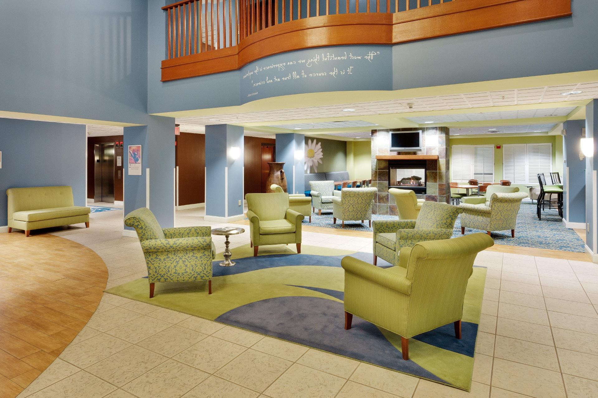 Vista Lobby Hotel Trilogy Albany Airport, Tapestry Collection by Hilton