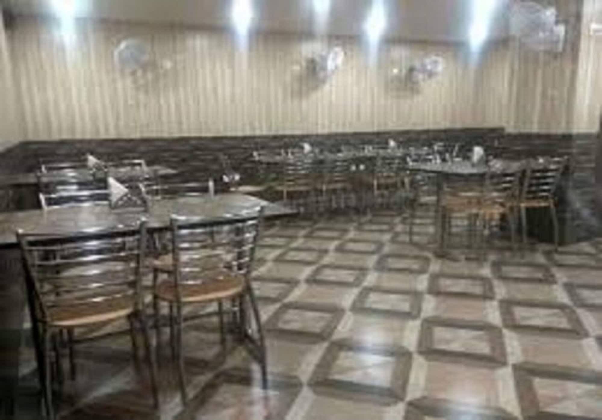 Restaurant The Park Residency