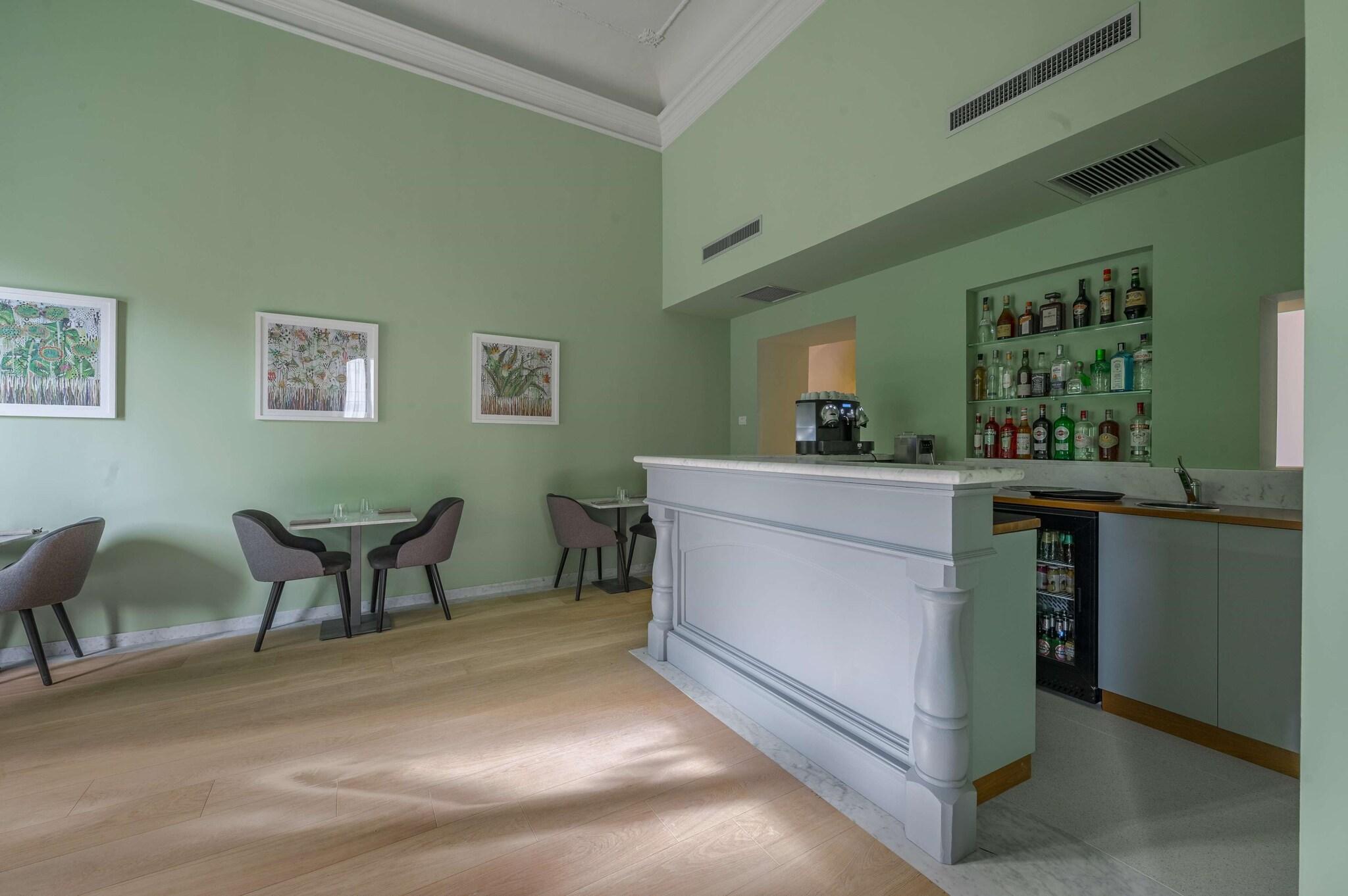 Bar/Salón Hotel Ariele