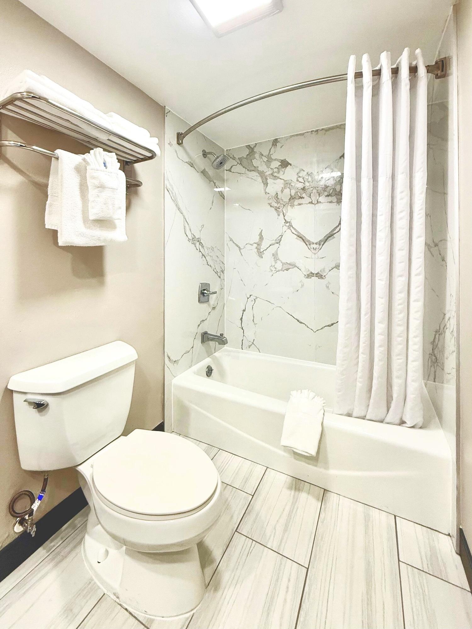 Equipamiento de Habitación Days Inn by Wyndham Los Angeles LAX/Redondo/Manhattan Beach