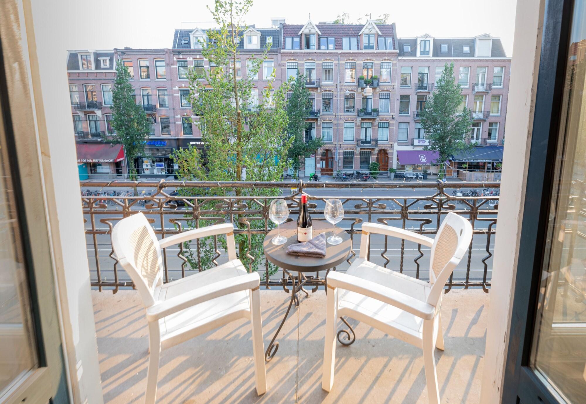 Varios Dina-Perla Lodges: shared home in museum district