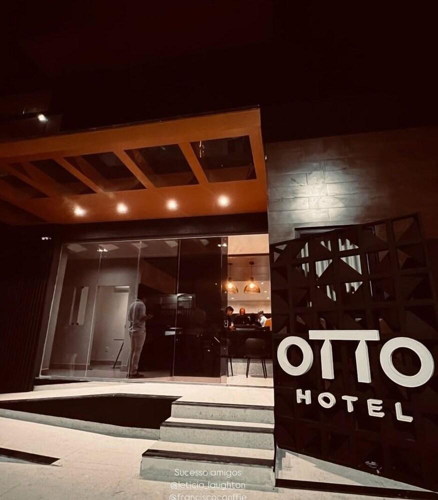 Varios Otto Hotel