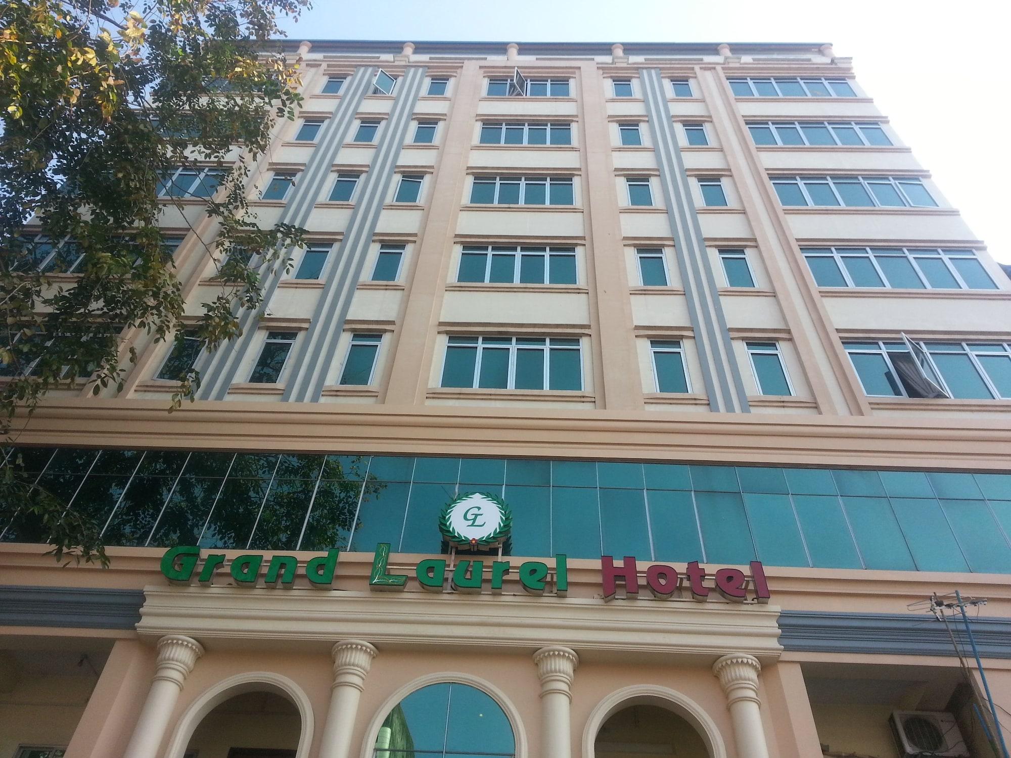Vista Exterior Grand Laurel Hotel