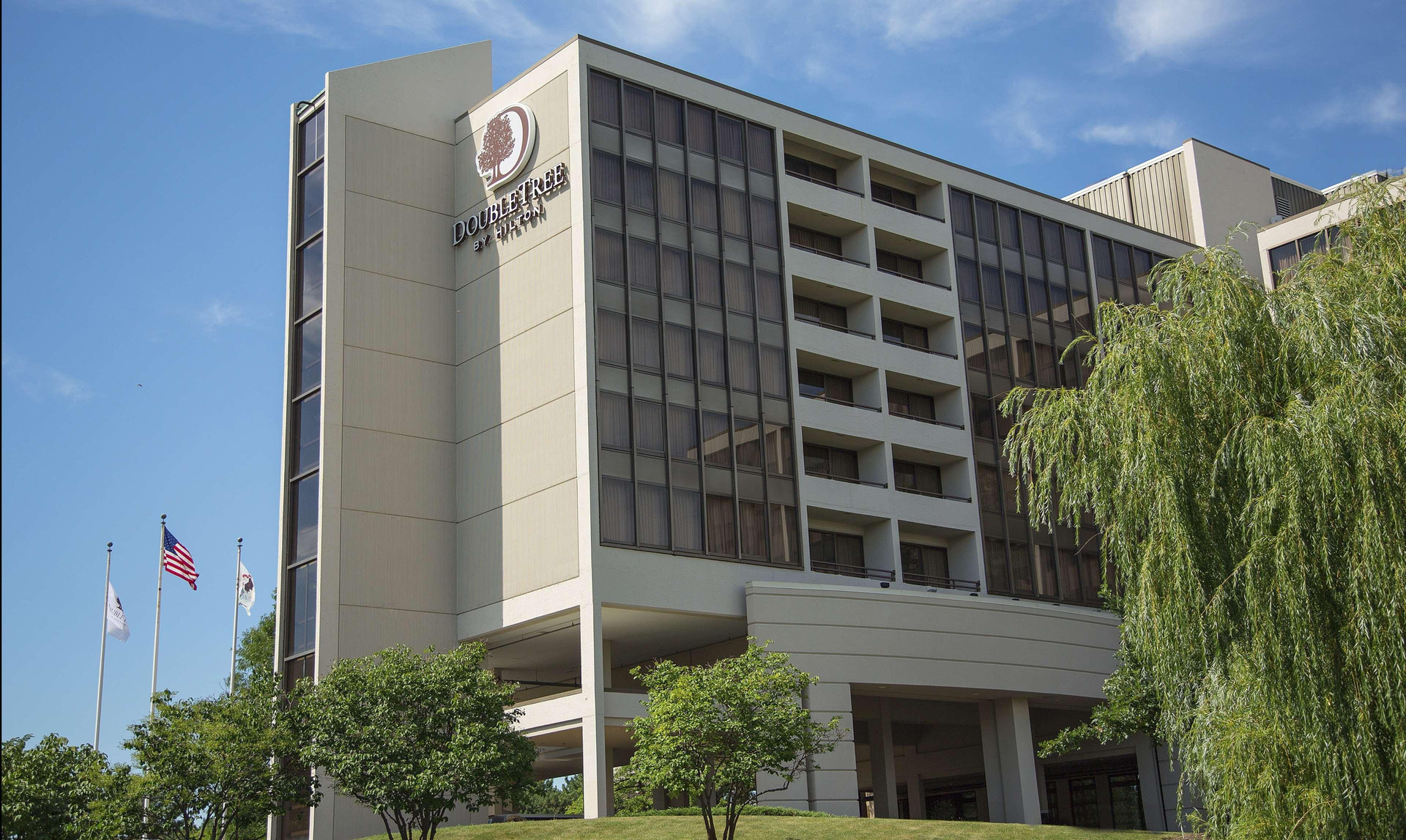 Vista Exterior DoubleTree by Hilton Chicago - Oak Brook