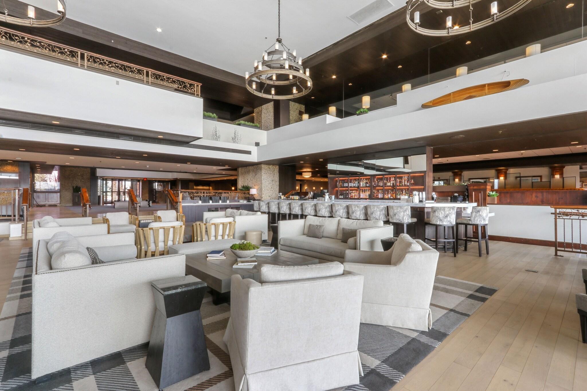 Vista Lobby Grand Geneva Resort & Spa