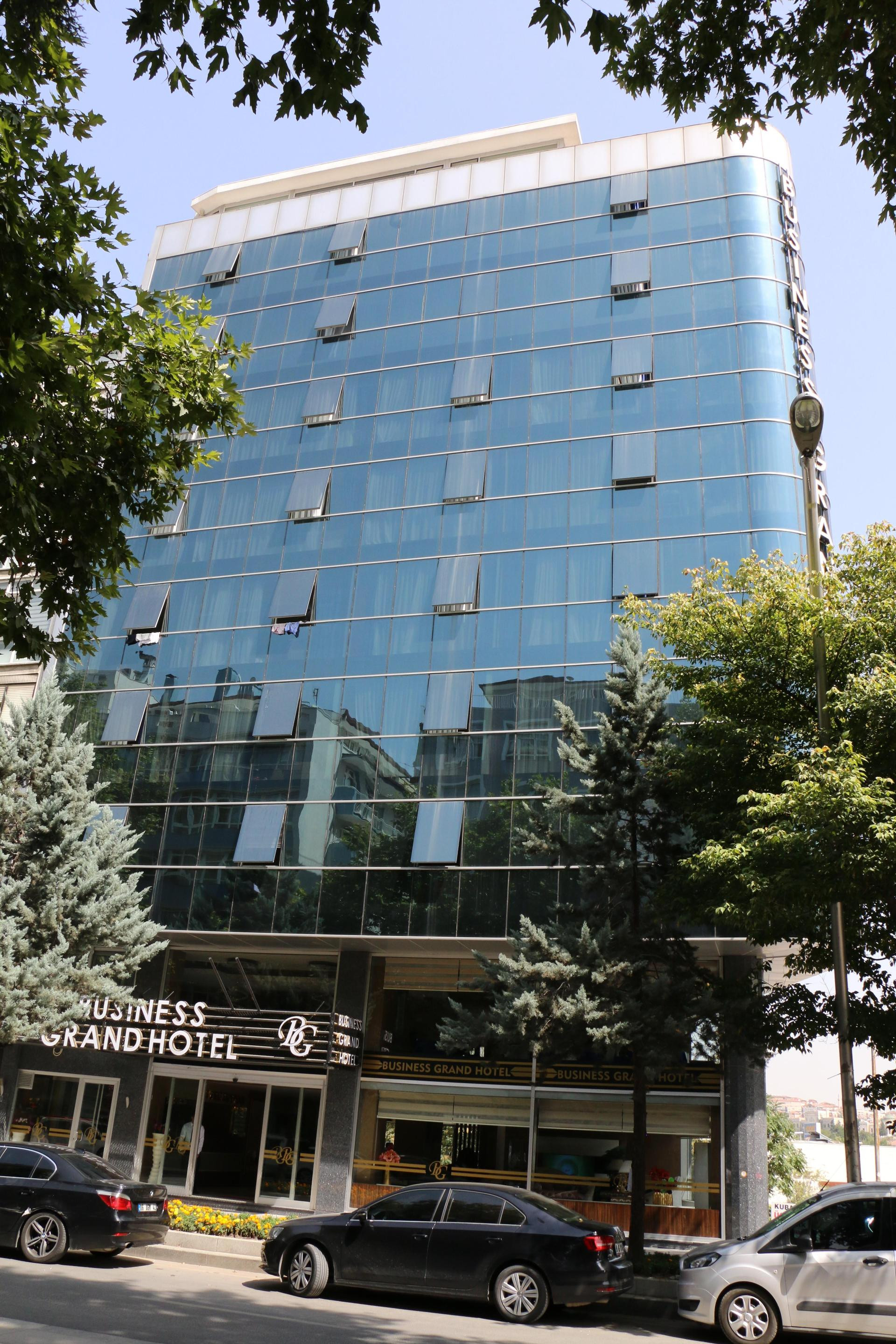 Vista Exterior Business Grand Hotel