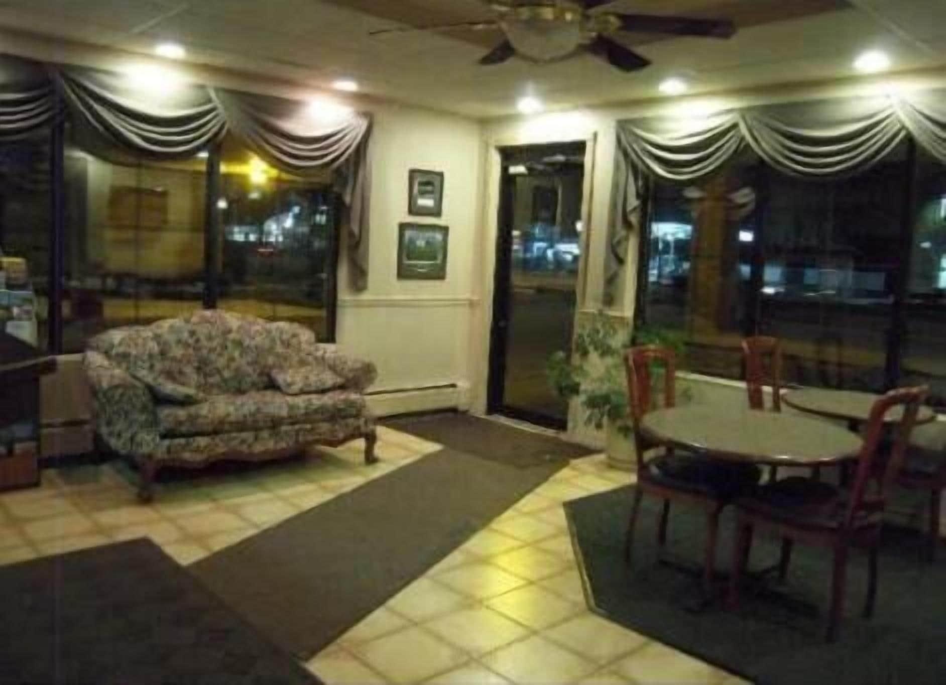 Vista Lobby Colonie inn and Suites