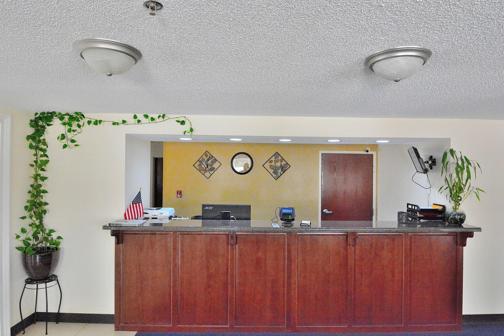 Vista Lobby Jameson Inn & Suites Hazlehurst