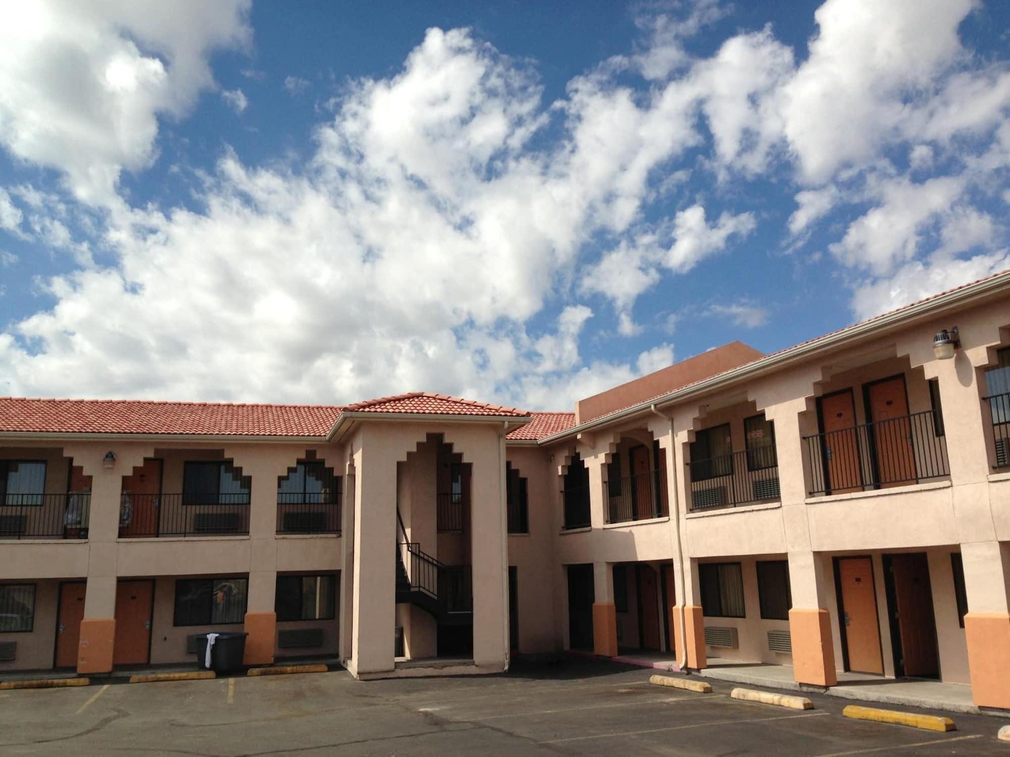 Vista Exterior Luxury Inn