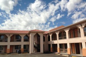 Alojamiento - Luxury Inn