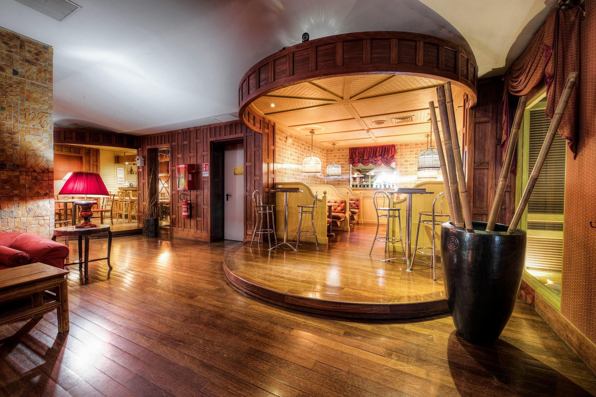 Bar/Salón Colony Hotel