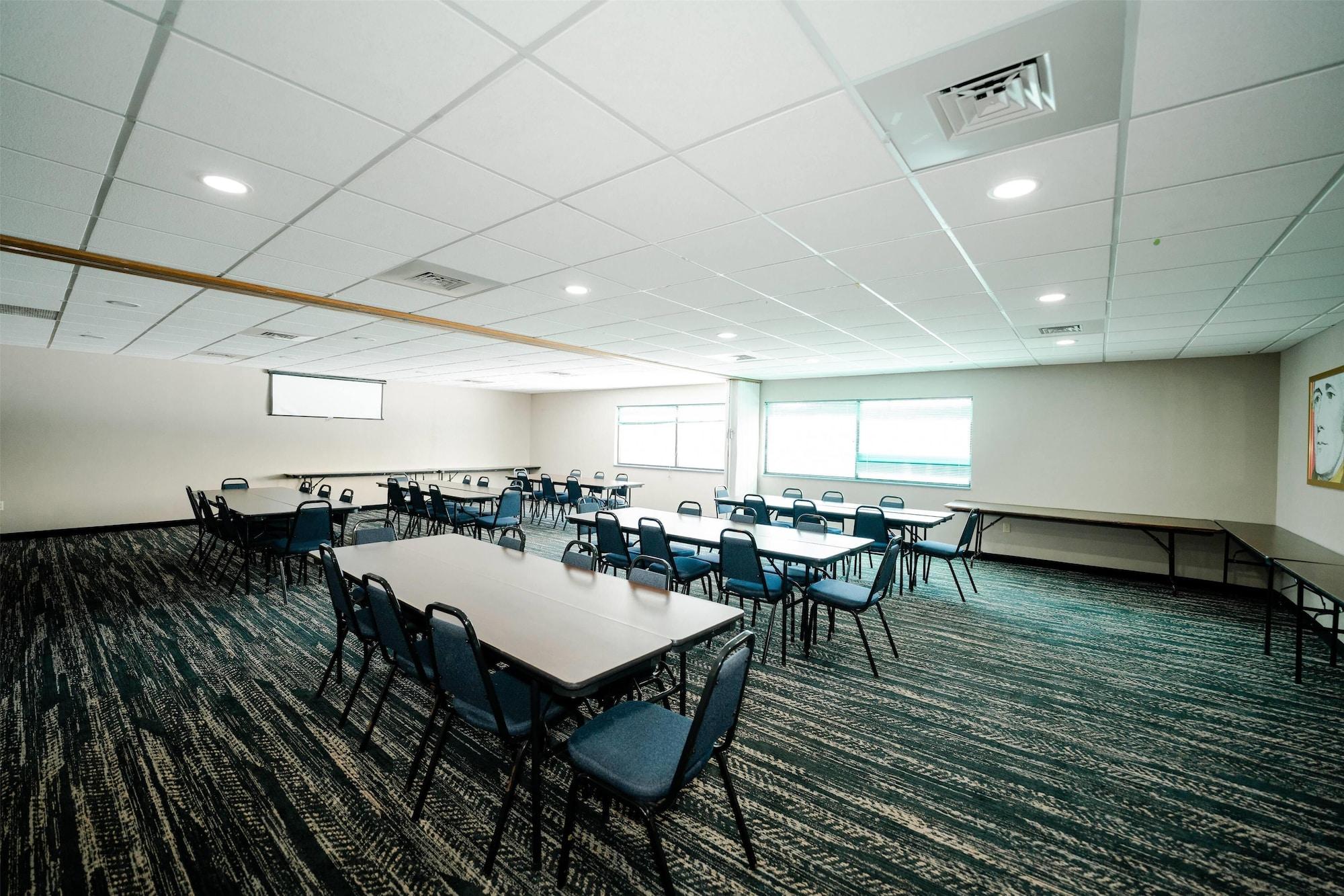 Sala de Reuniones AmericInn by Wyndham Tomahawk