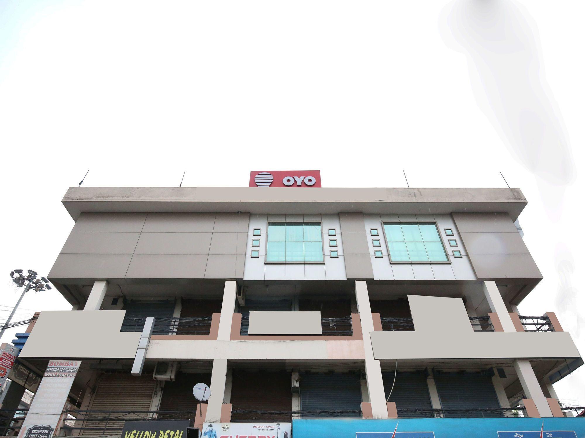 Vista Exterior OYO 1732 Hotel The days Inn