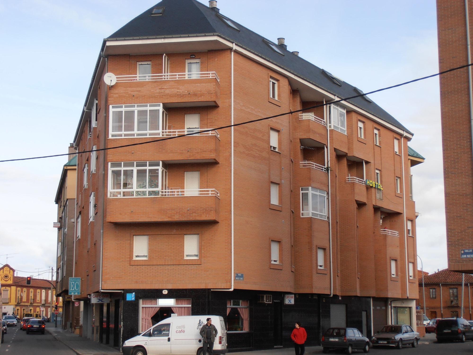 Vista Exterior Hostal EC Leon