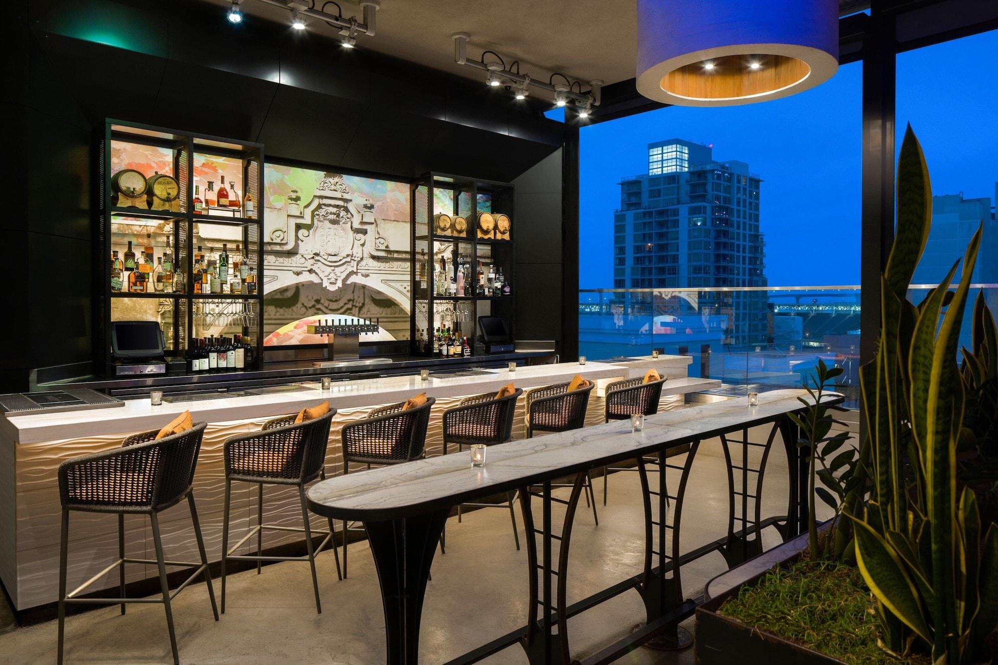 Bar/Salón Courtyard by Marriott San Diego Gaslamp/Convention Center