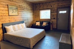 Alquiler Vacacional - Modern Mountaintop Retreat on Sixty Acre Woods