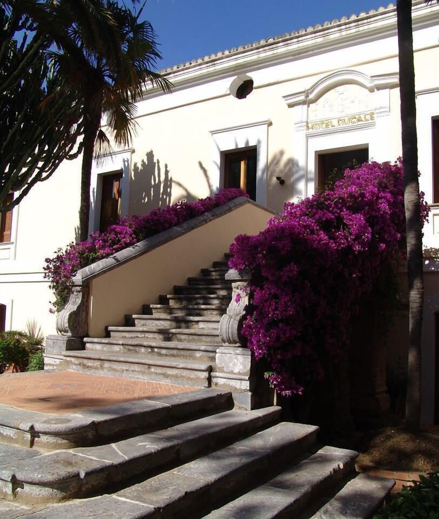 Varios Hotel Ducale