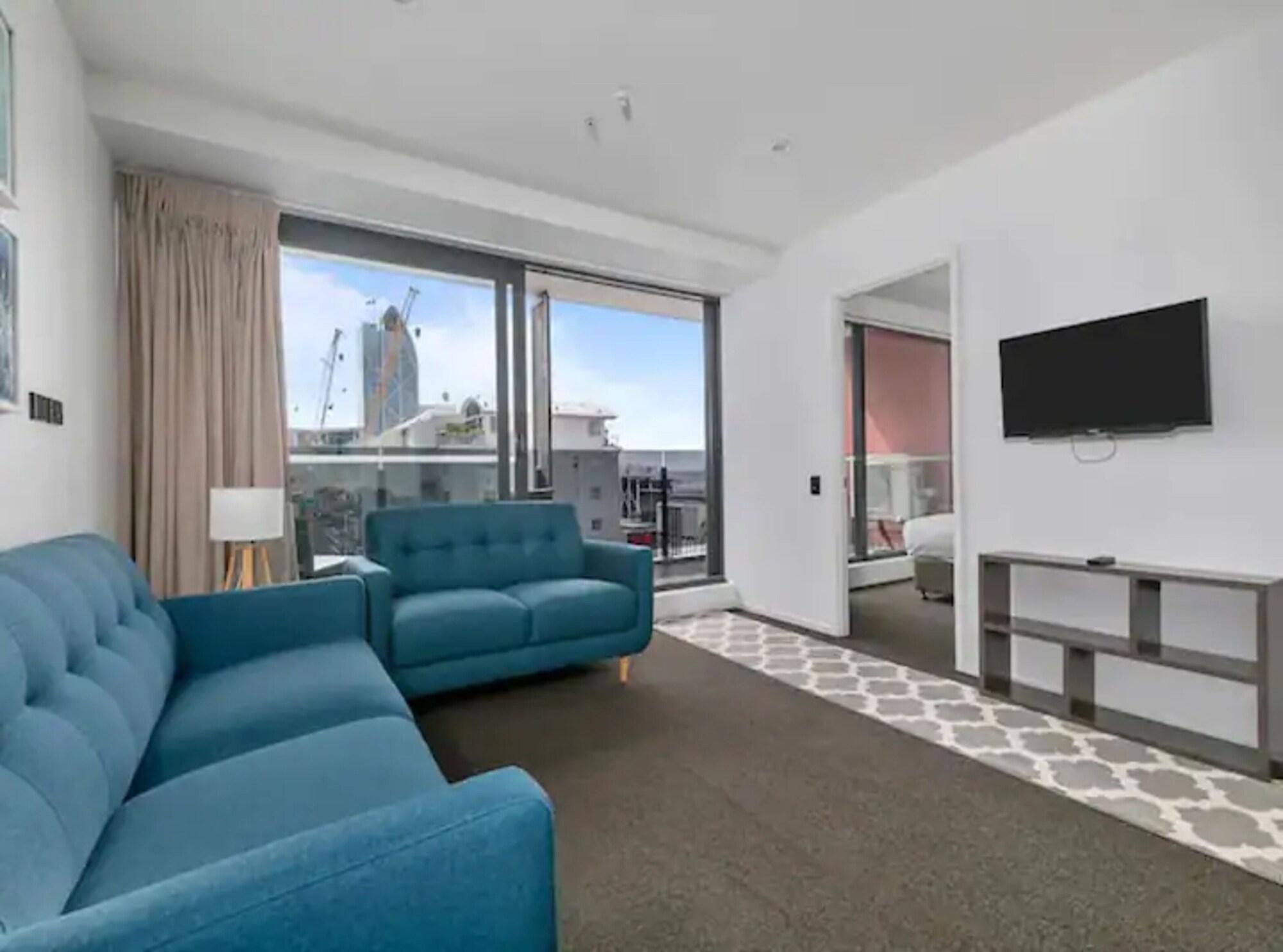 Varios Relaxing Two Bedroom Apt With Balcony!