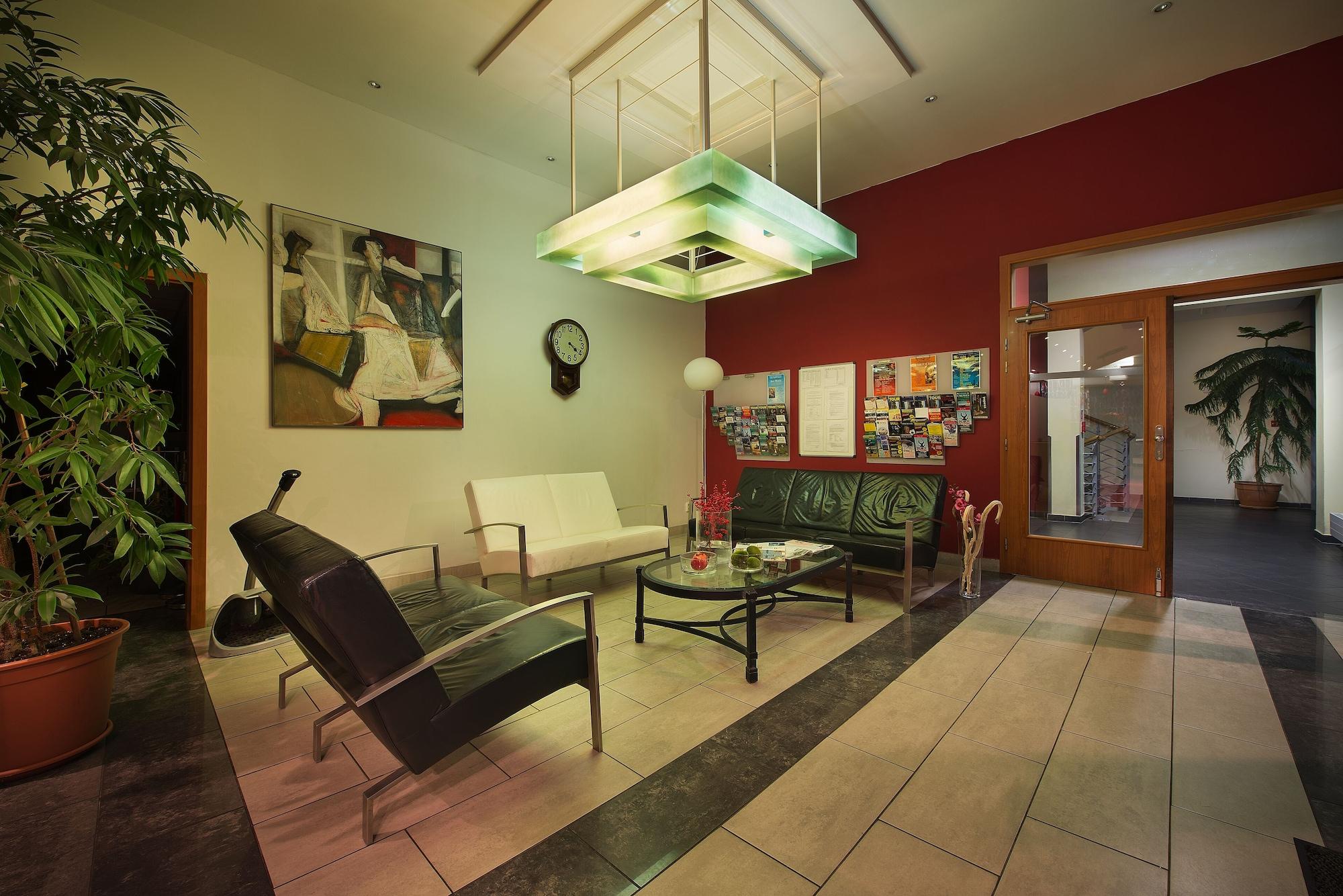 Vista Lobby Rezidence Emmy