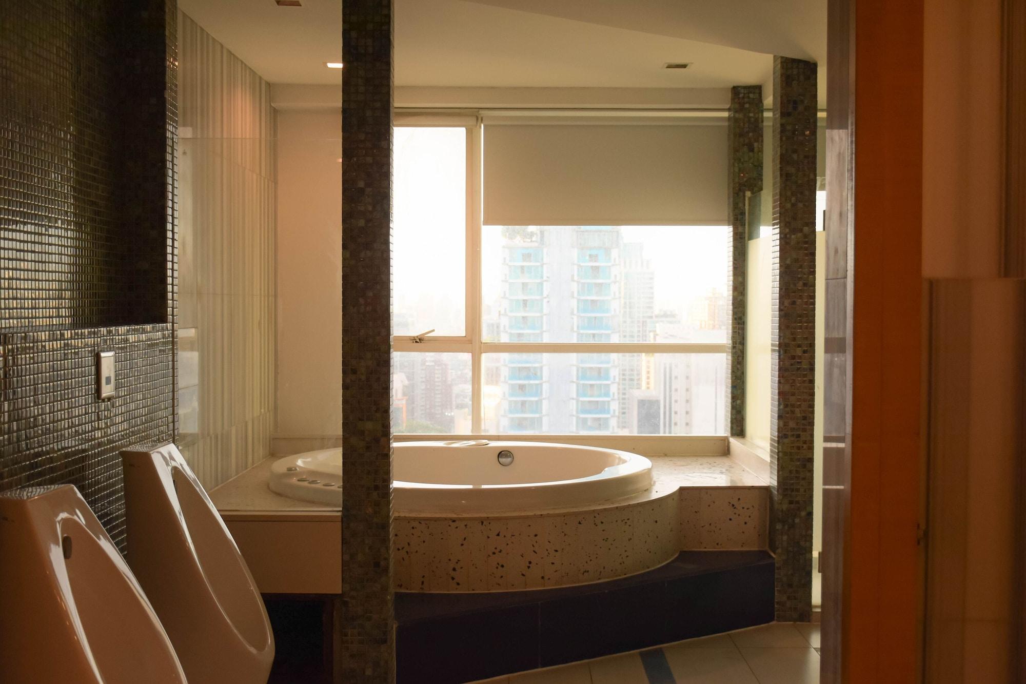 Gimnasio Urbana Langsuan Hotel