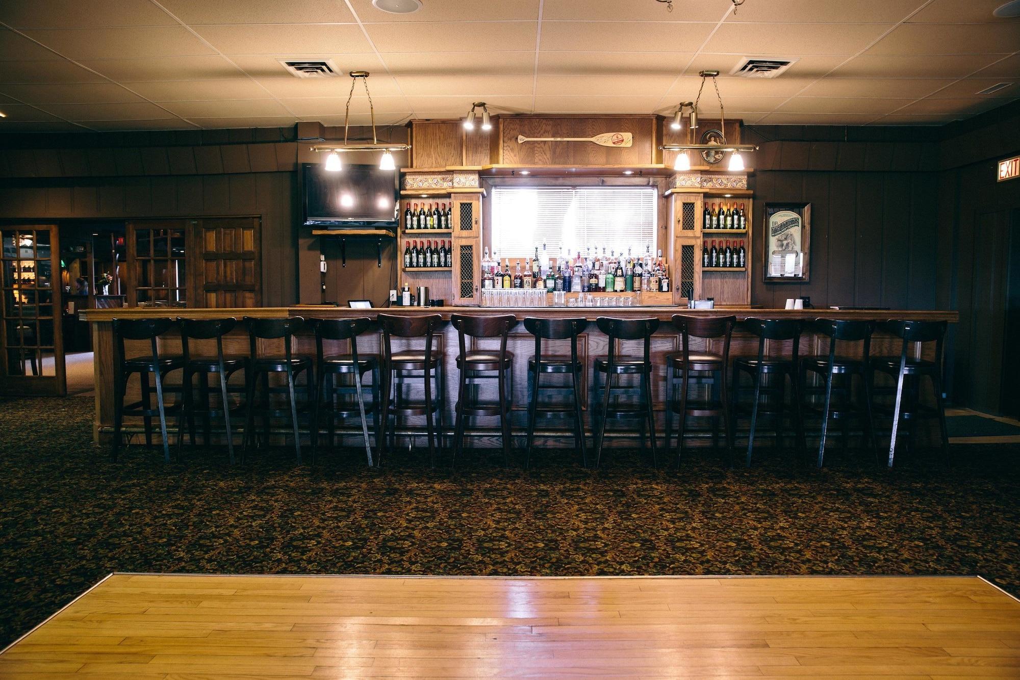 Bar/Salón Fannies Supper Club and Motel