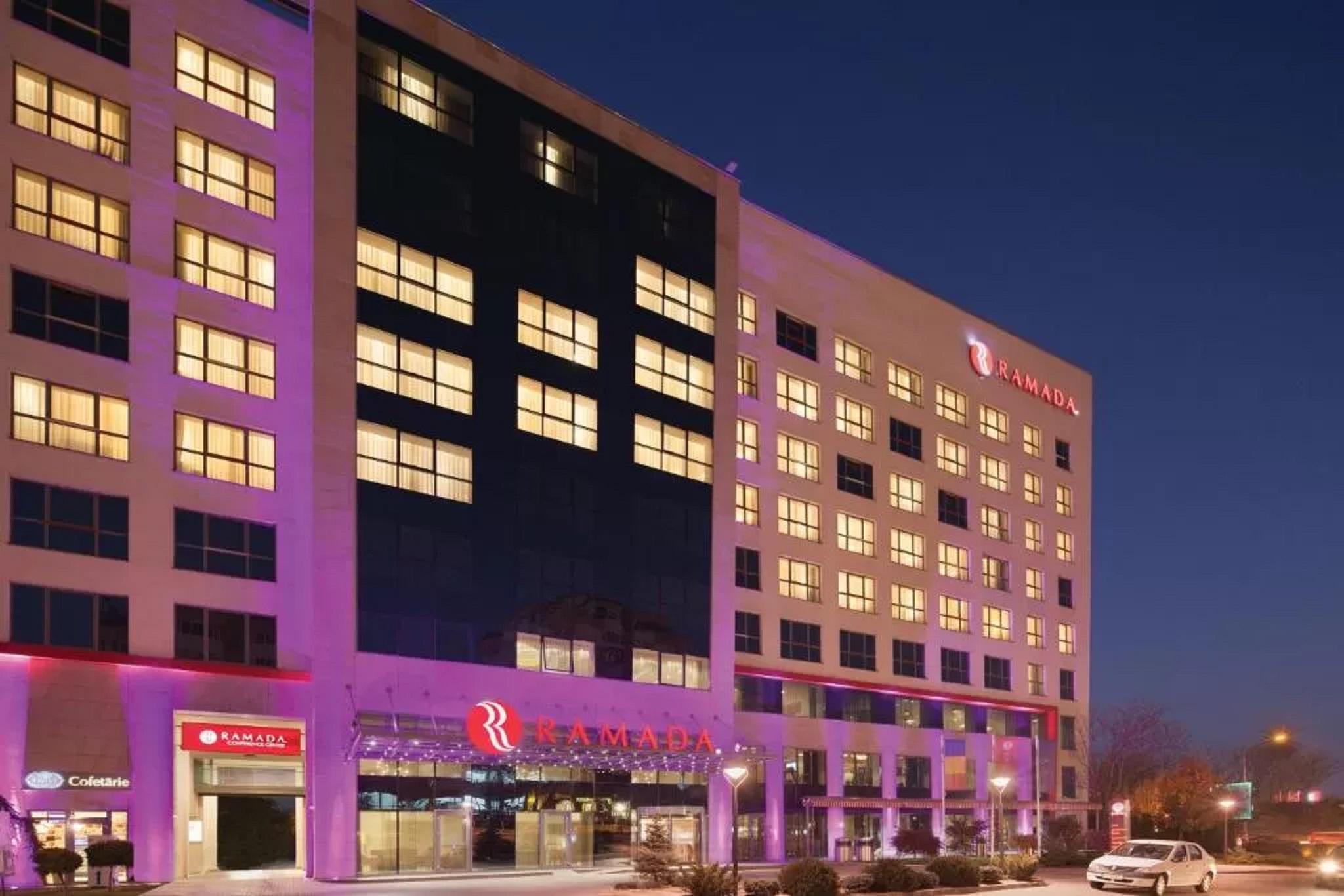 Vista Exterior Ramada by Wyndham Pitesti