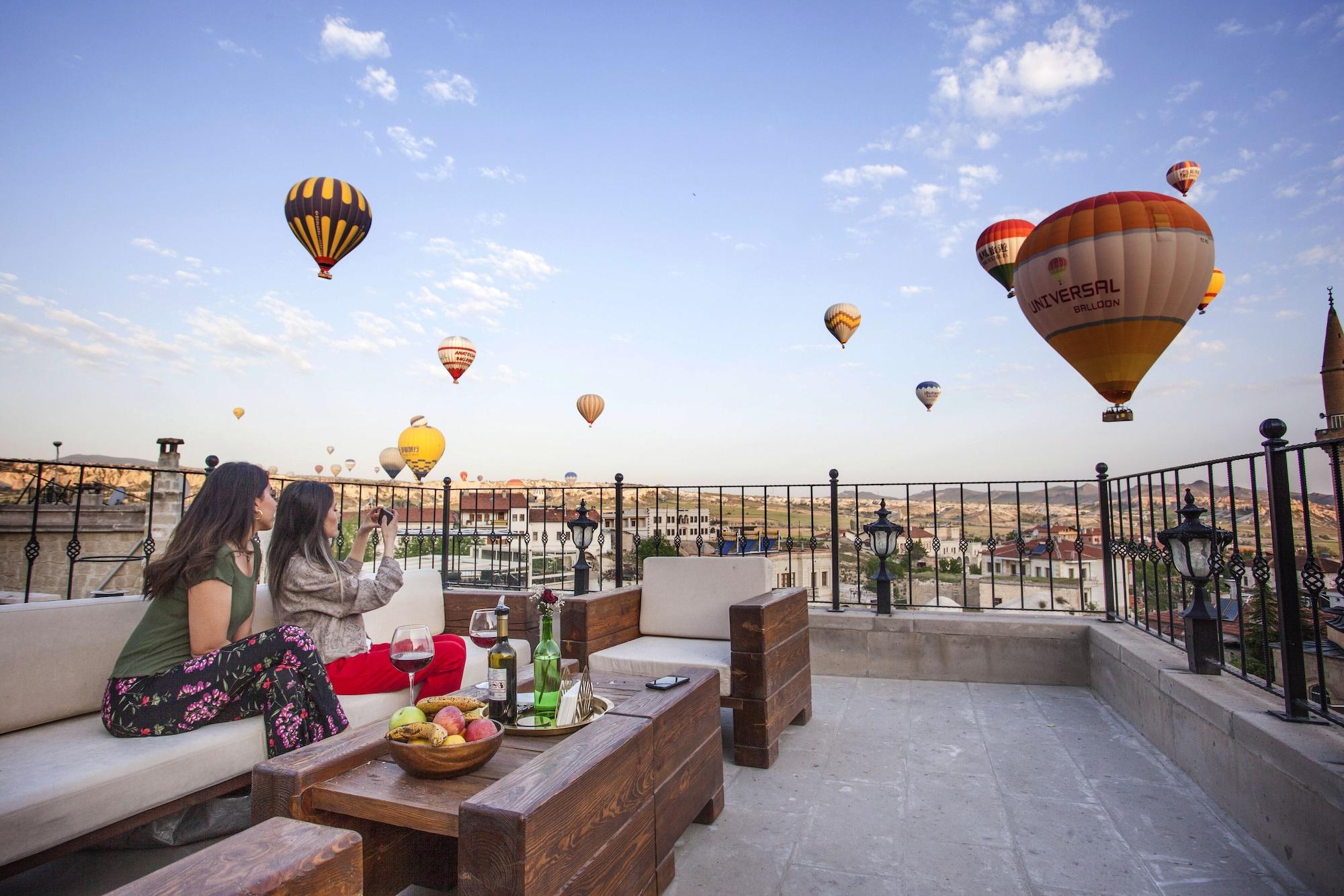 Varios Agarta Cave Hotel
