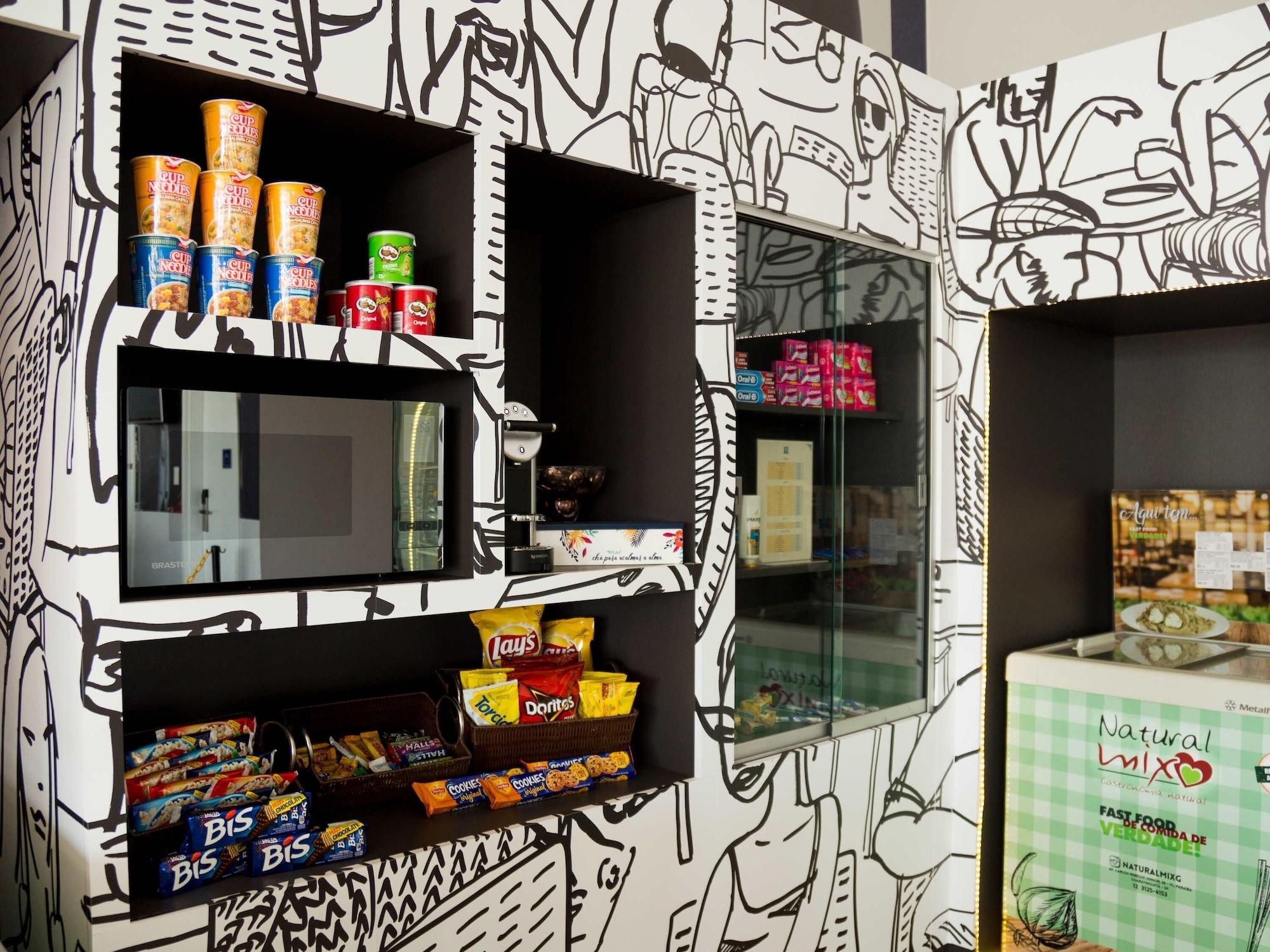 Bar/Salón Ibis Budget - Circuito da Fé