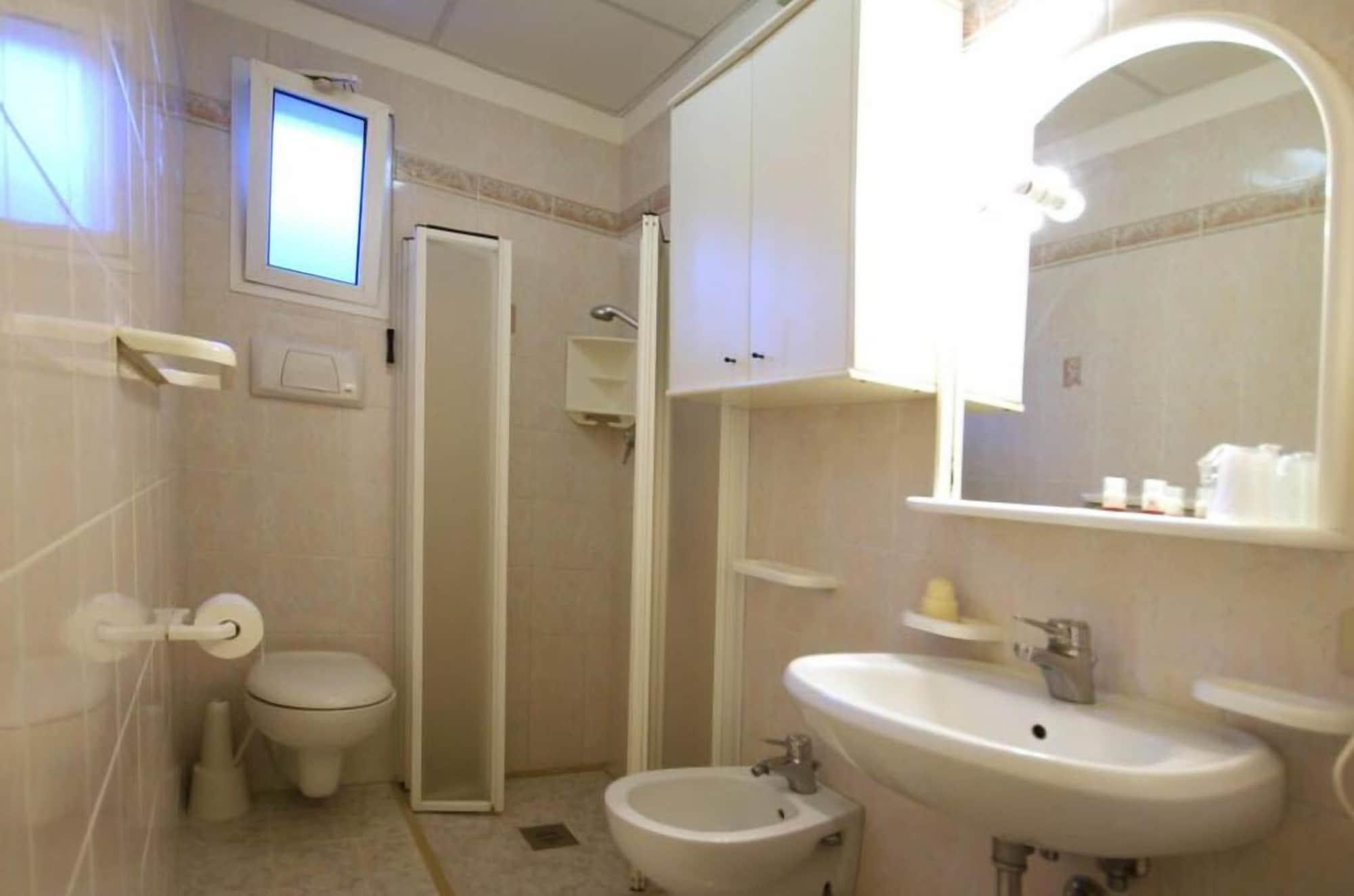 Equipamiento de Habitación Albergo Ragno
