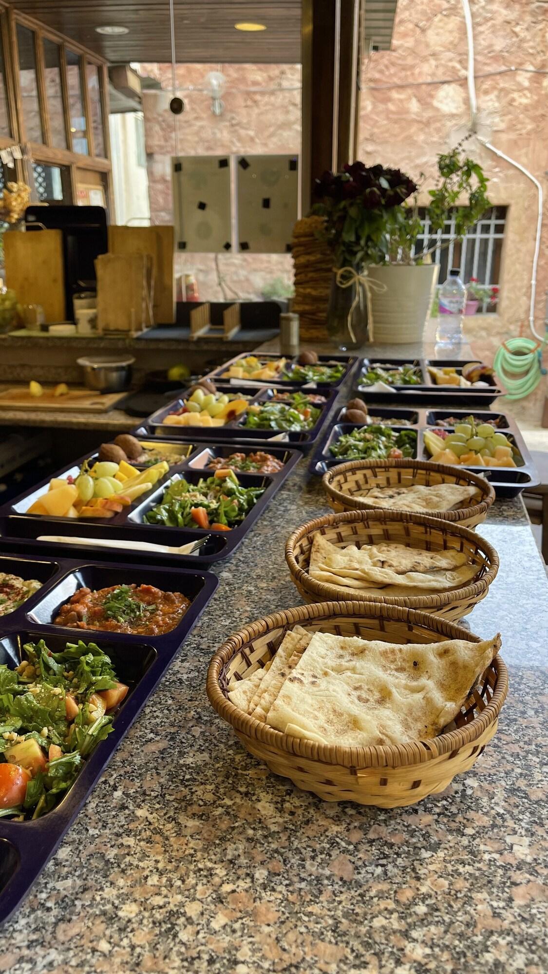 Restaurant Carob Hostel