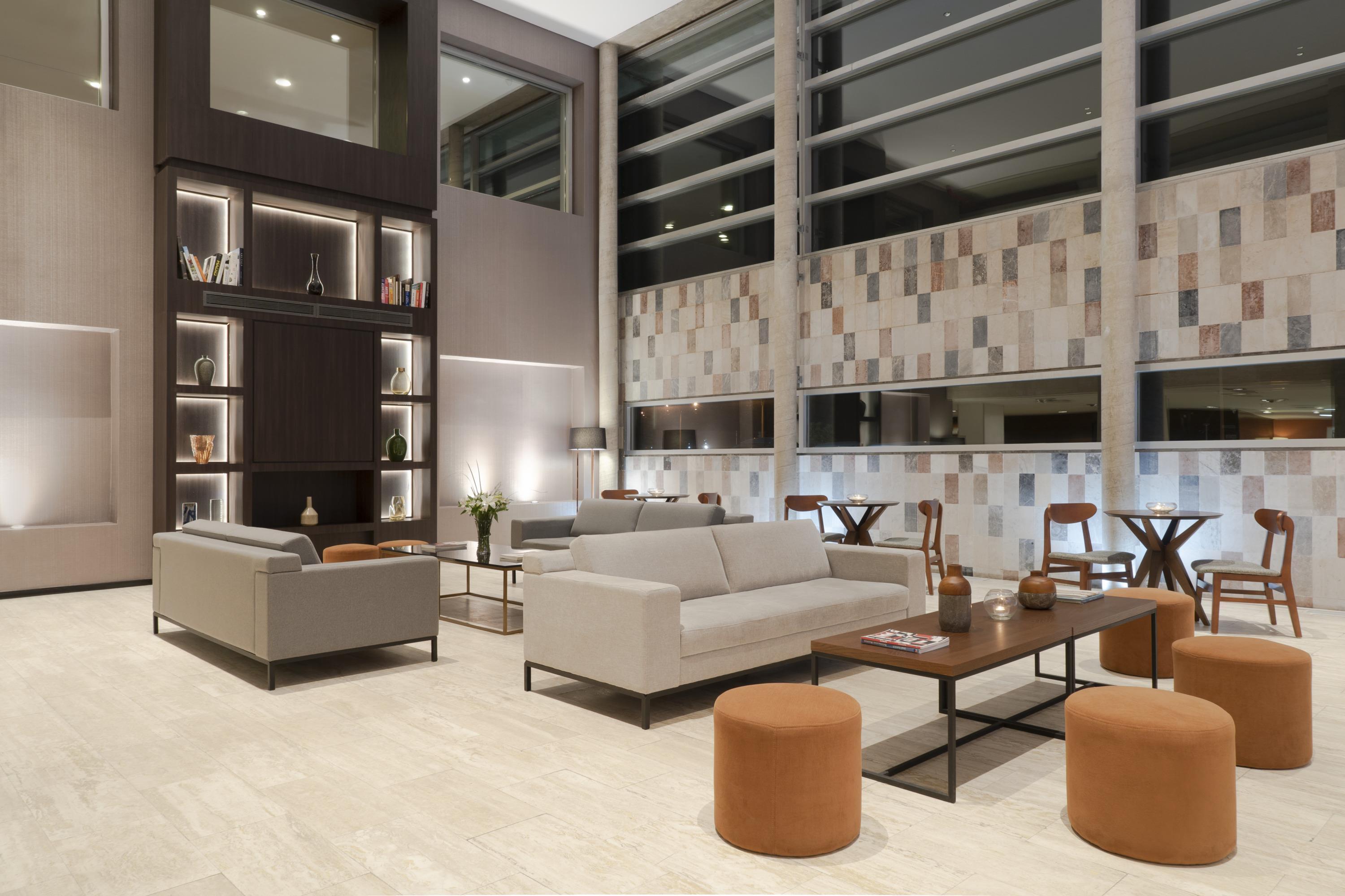 Vista Lobby NH Montevideo Columbia