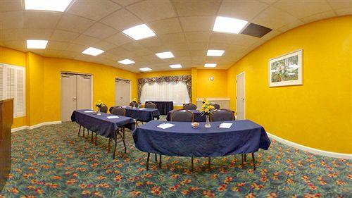 Hotel Comfort Suites Maingate East