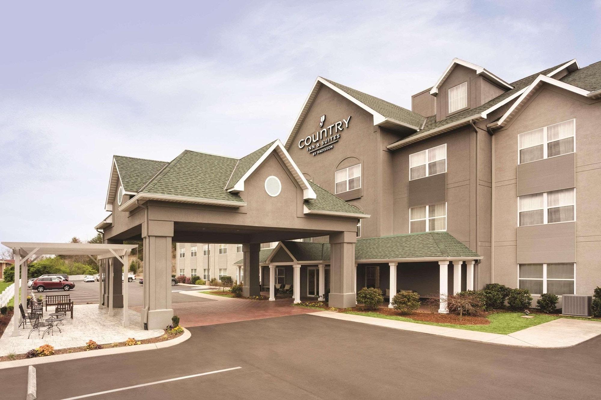 Vista Exterior Country Inn & Suites by Radisson, Chattanooga-Lookout Mountain