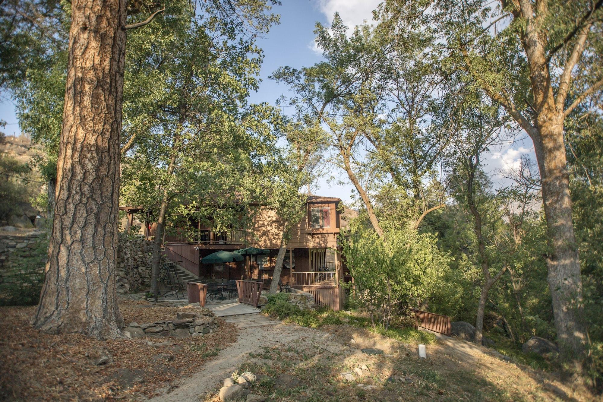 Vista Exterior Quiet Mind Lodge Retreat & Spa  Sequoias