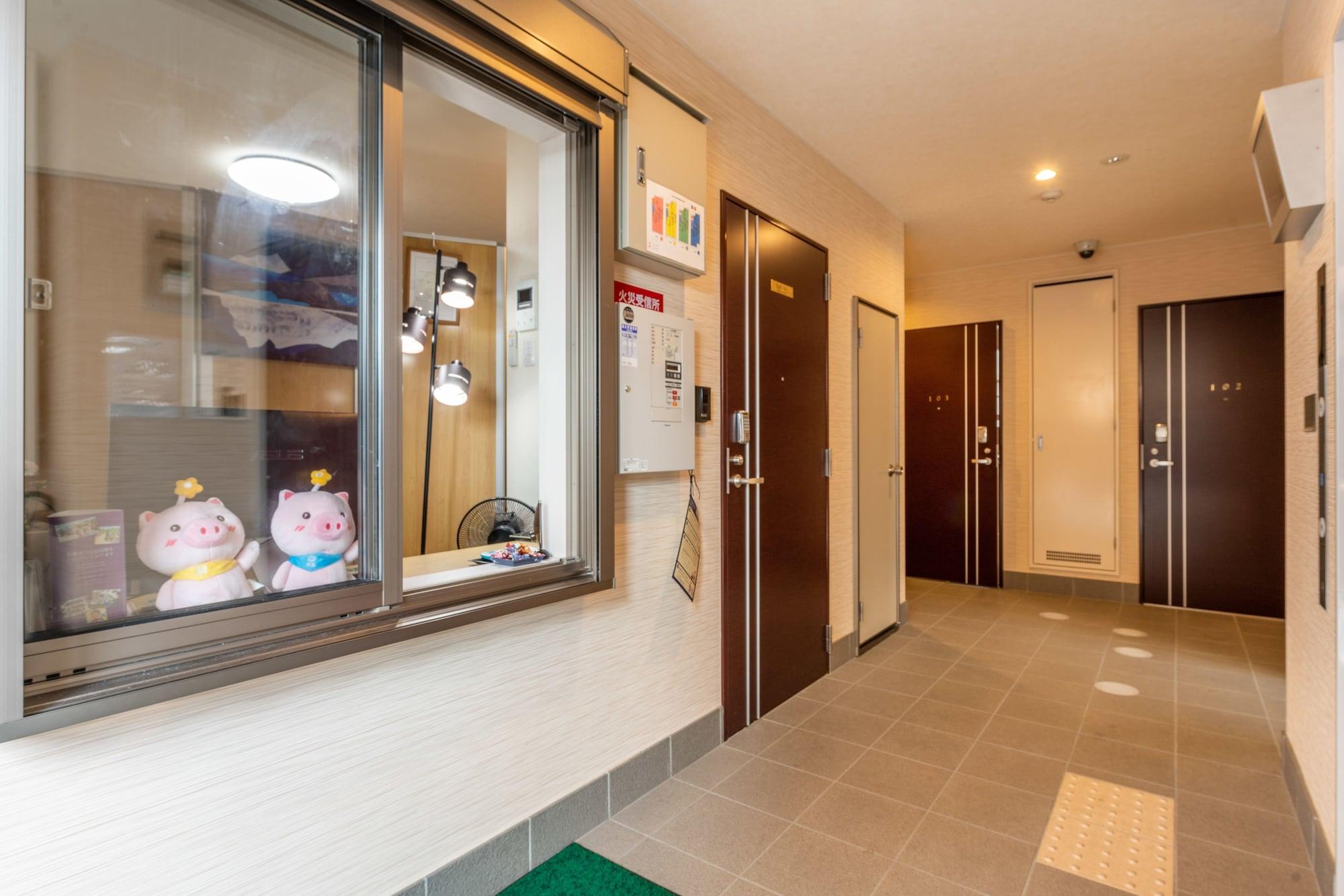 Vista Lobby Floral Green Maple House