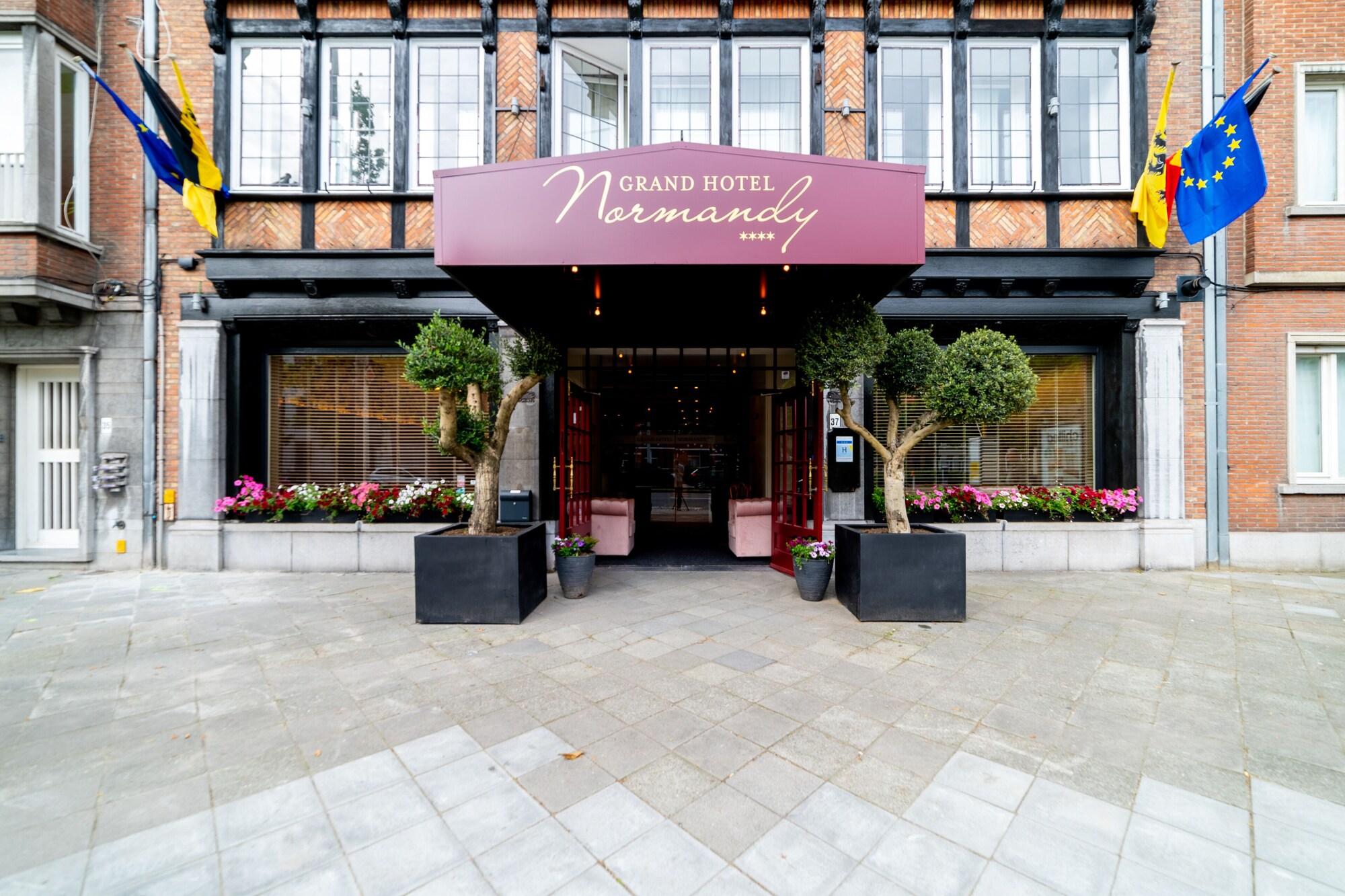 Vista Exterior Grand Hotel Normandy by CW Hotel Collection