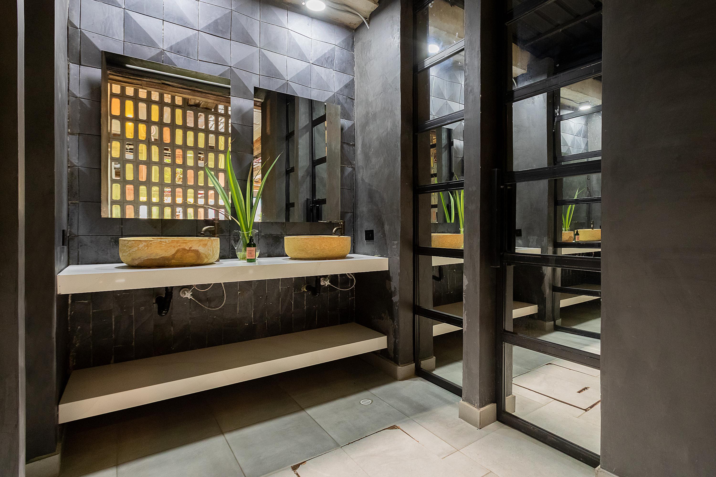 Baño Hotel Zelva Negra