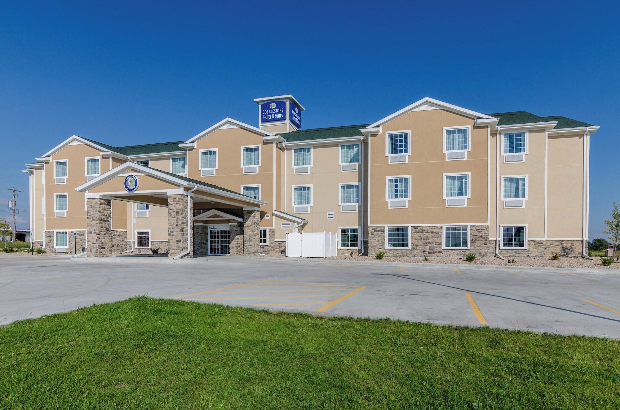 Vista Exterior Cobblestone Hotel & Suites - McCook