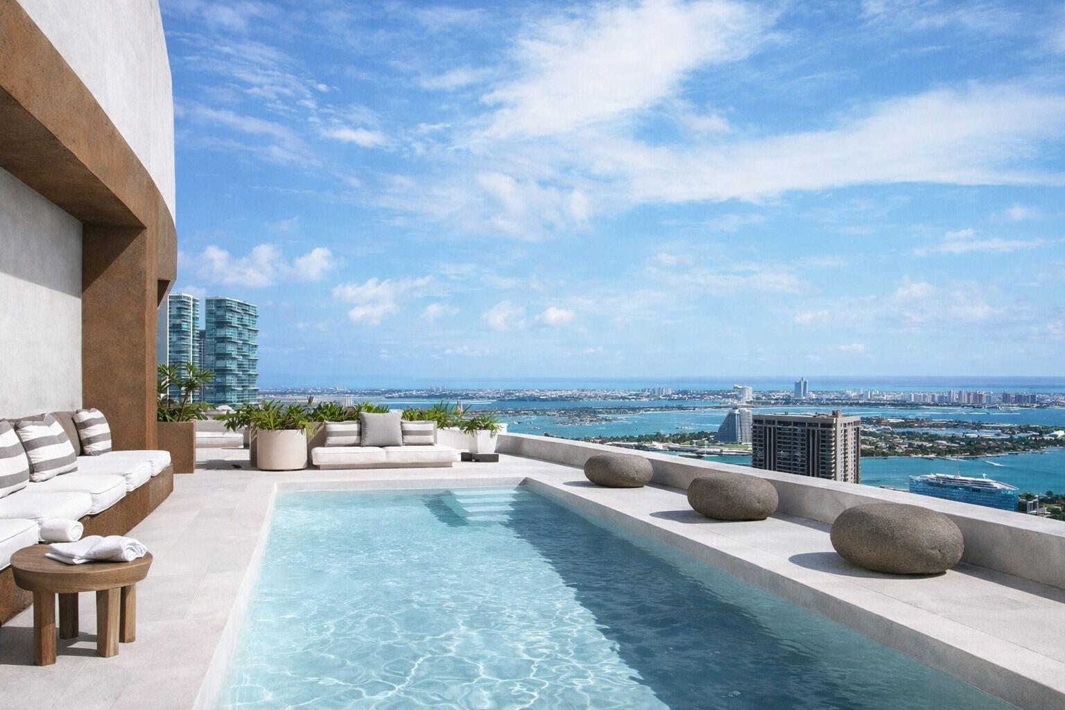 Vista da piscina RS Suites - District 225 Miami