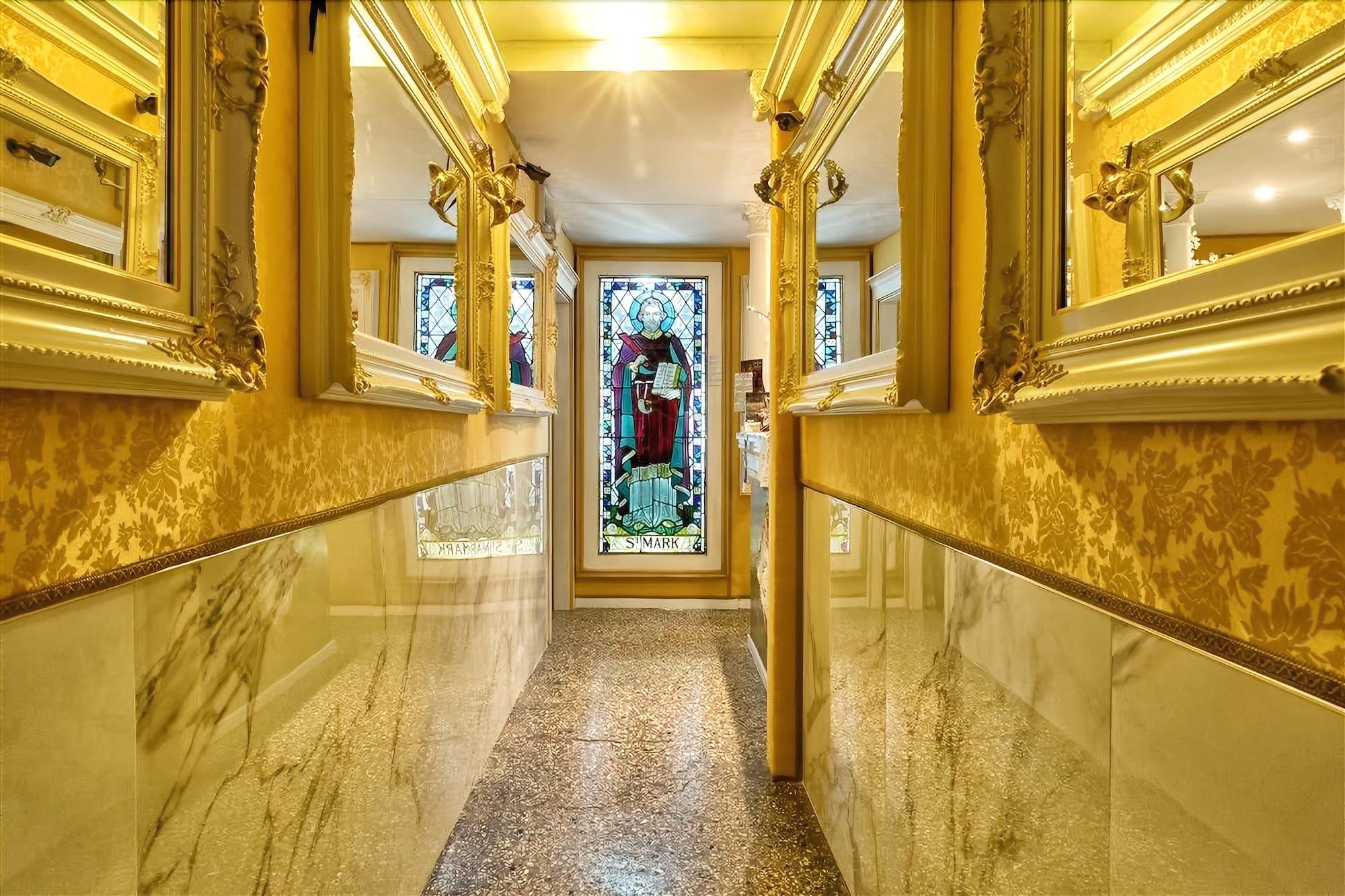 Varios Scalon del Doge