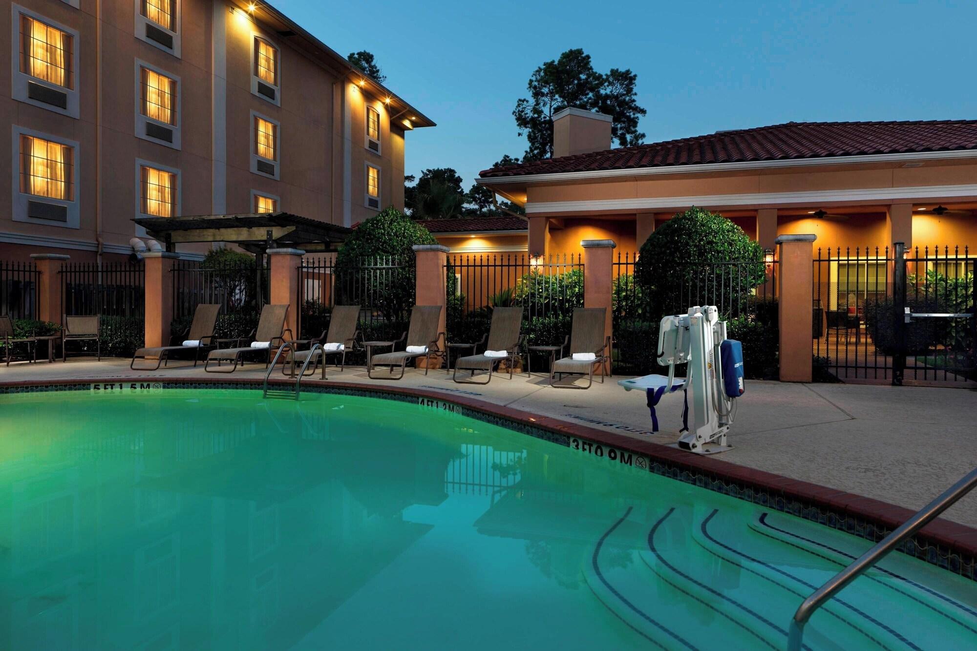 Vista Piscina TownePlace Suites by Marriott Houston Intercontinental Arpt