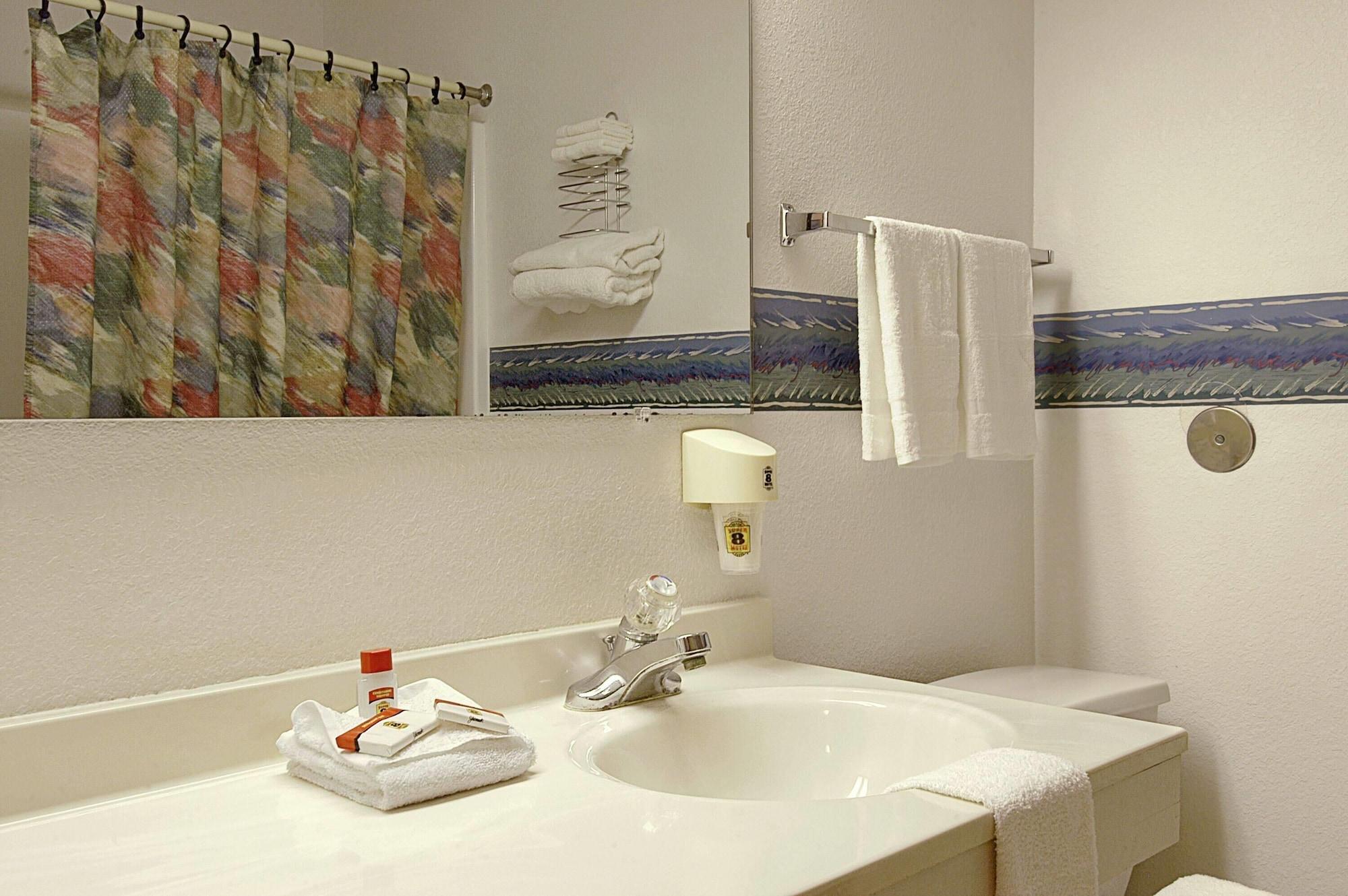 Equipamiento de Habitación Days Inn by Wyndham Omaha/West Dodge