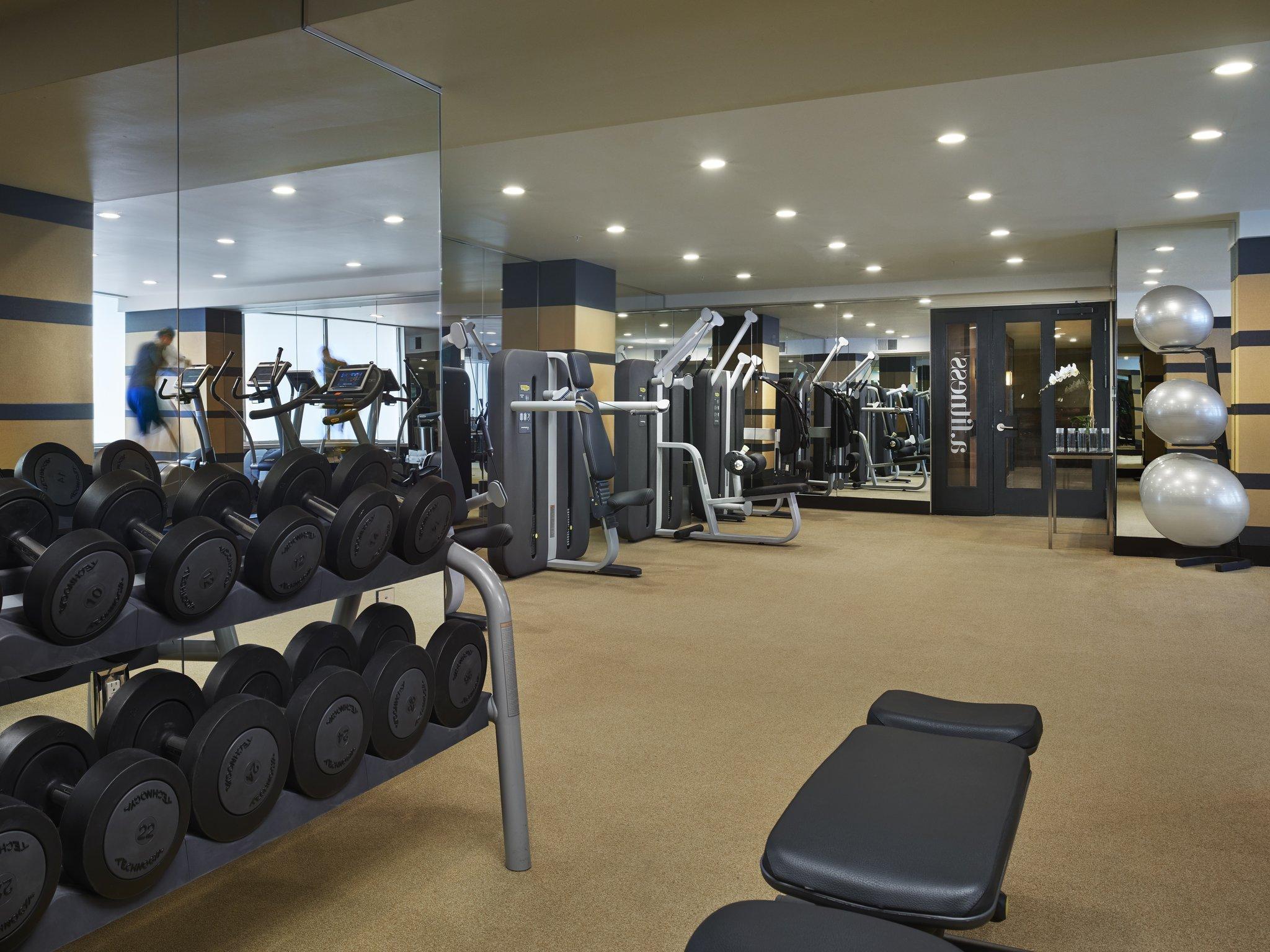 Gimnasio AKA White House