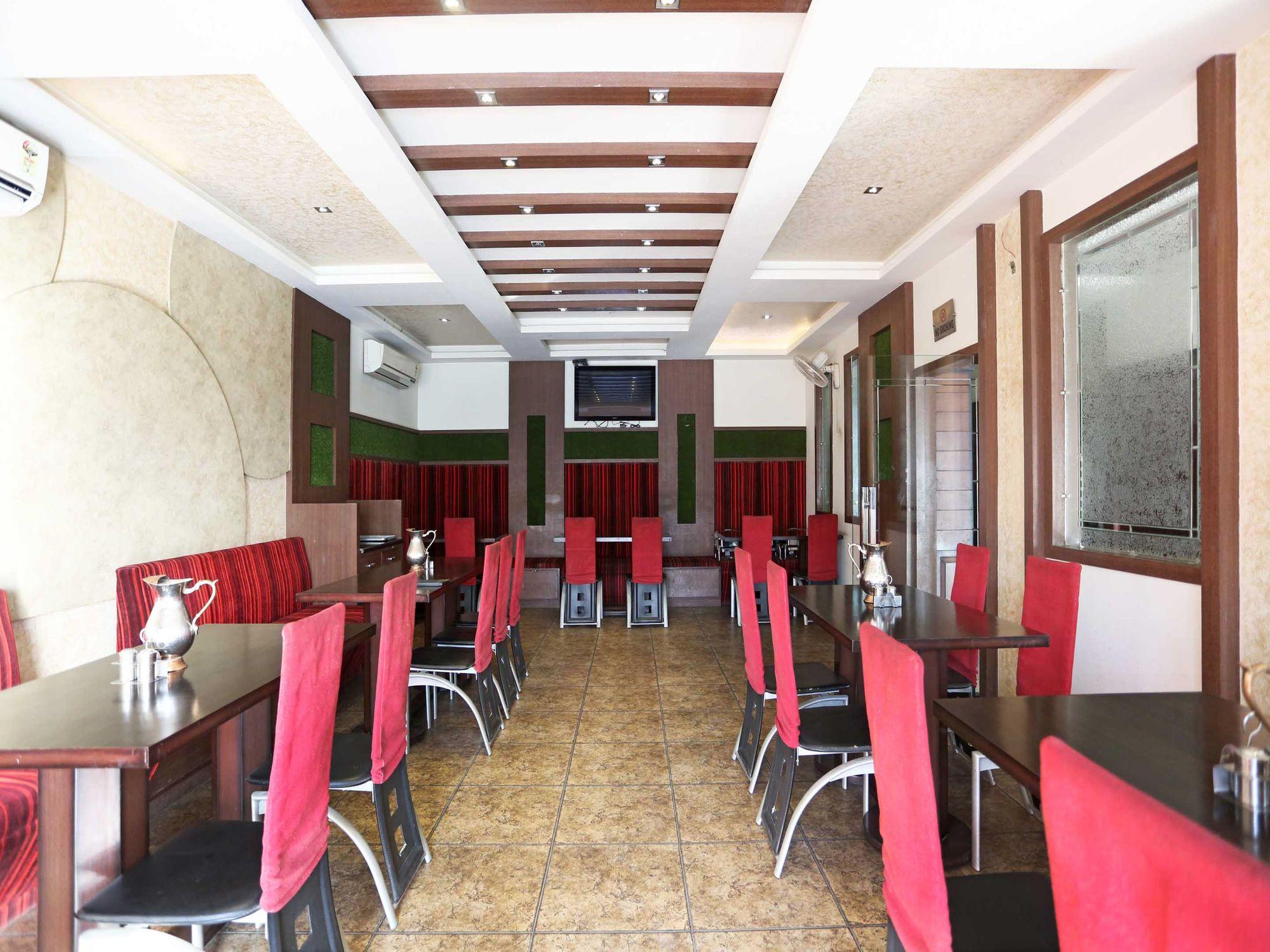 Restaurant OYO 11668 Hotel Good Times