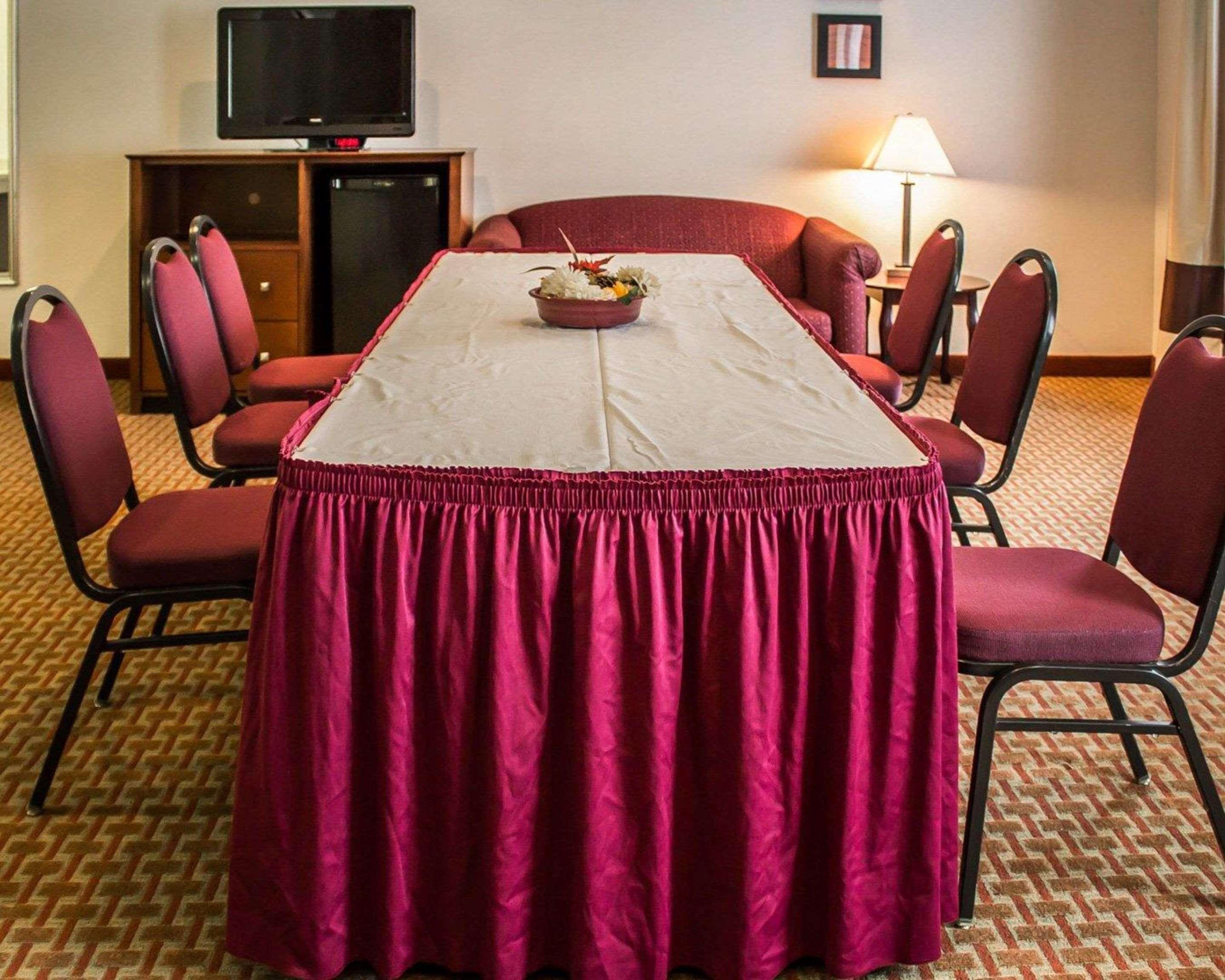 Centro de Negocios Quality Inn East Liverpool